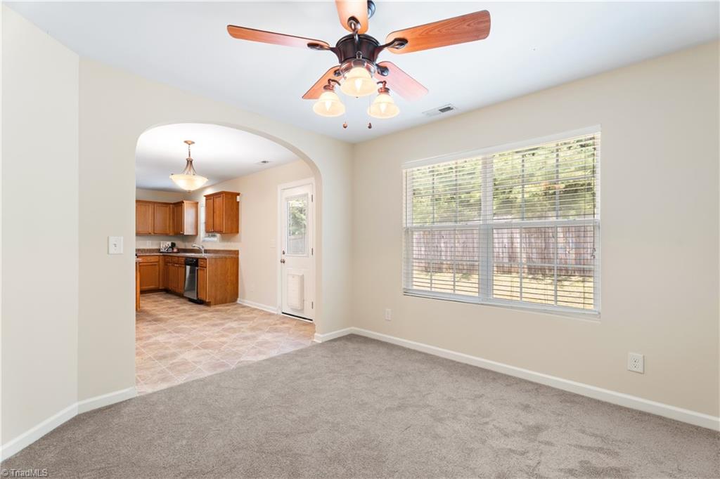 Greensboro, North Carolina 27405, United States, 3 Bedrooms Bedrooms, ,3 BathroomsBathrooms,Residential,Pending,180162