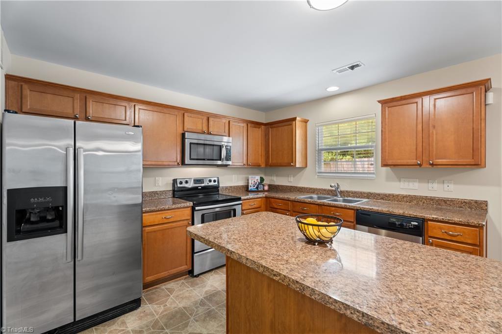 Greensboro, North Carolina 27405, United States, 3 Bedrooms Bedrooms, ,3 BathroomsBathrooms,Residential,Pending,180162