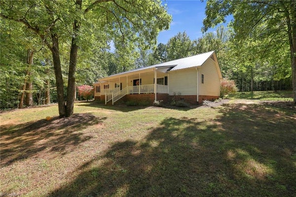499 SANDY CREEK LN, LEXINGTON, NC 27295 - Image aeda430af772d5bee51d7868fedb8c19/2613429876