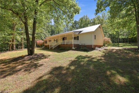 Homes For Sale - 499 Sandy Creek Lane<br/> Lexington, NC 27295