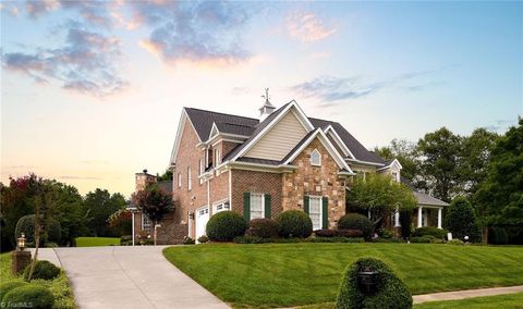 A home in Clemmons