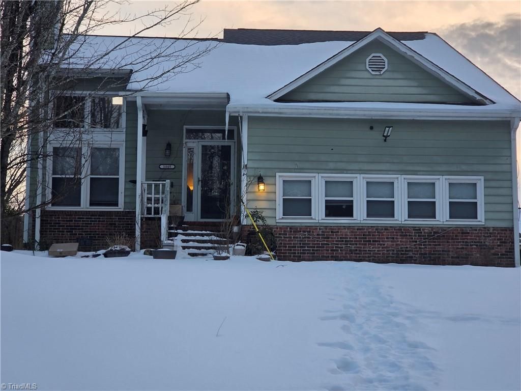 Photo of 1005 Deerfield Drive, Reidsville, NC 27320 (MLS # 1208236)