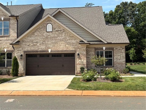 Townhouse For Sale - 1048 Beechcraft Drive<br/> Mebane, NC 27302