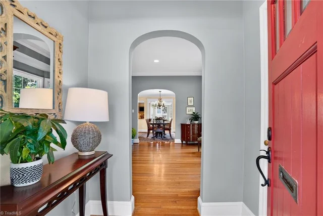 2219 W Friendly Avenue, photo 5 of 50