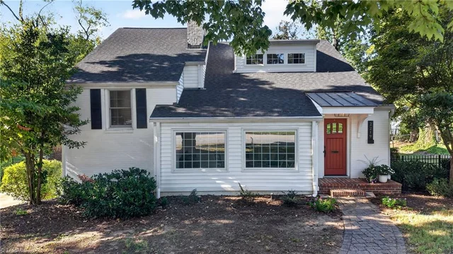 2219 W Friendly Avenue, photo 3 of 50