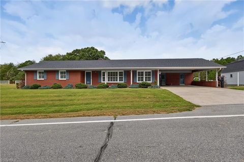 Homes For Sale - 2587 Nc Highway 8<br/> Danbury, NC 27016