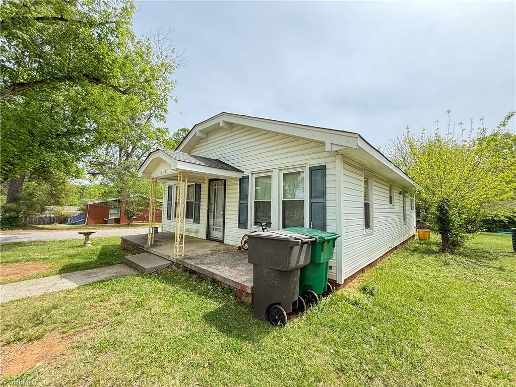 Photo of 212 E Moore Avenue, High Point, NC 27263 (MLS # 1215462)