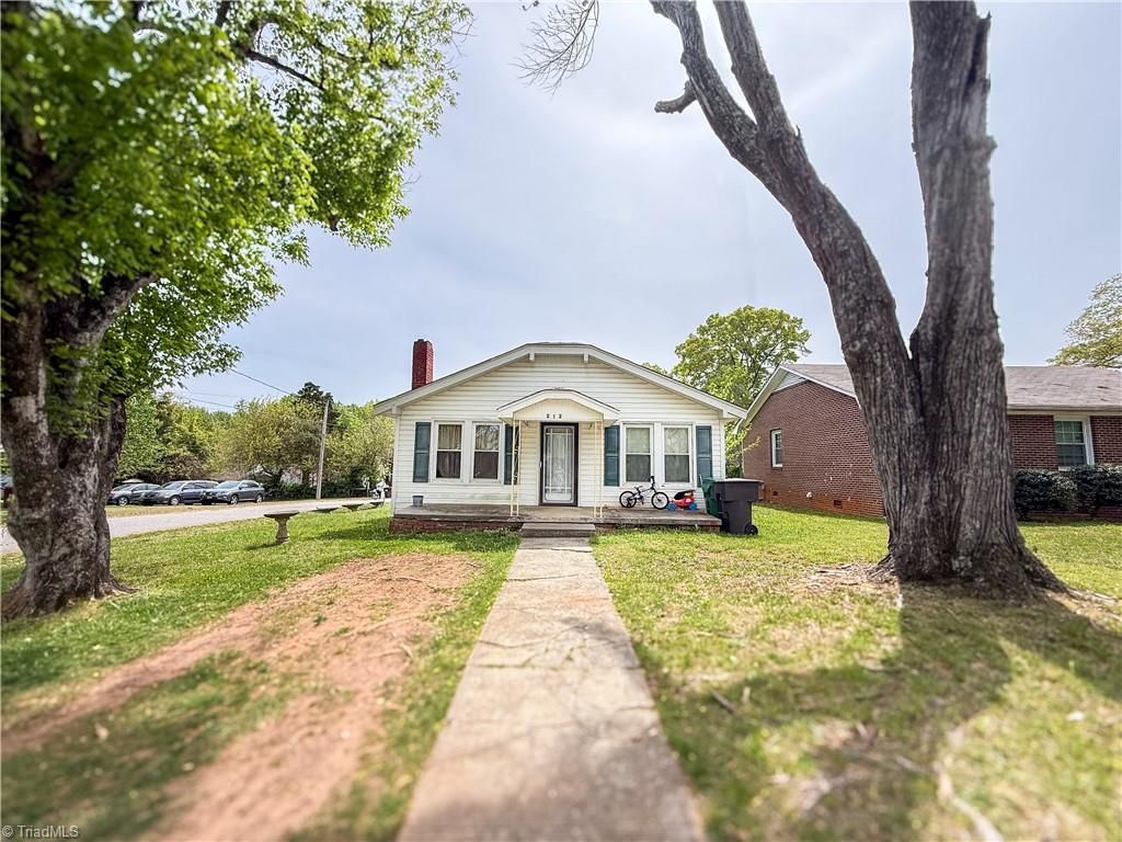 Photo of 212 E Moore Avenue, High Point, NC 27263 (MLS # 1215462)