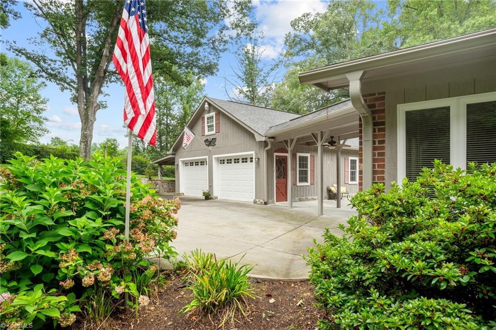 134 English Primrose Lane, Dobson, North Carolina image 1