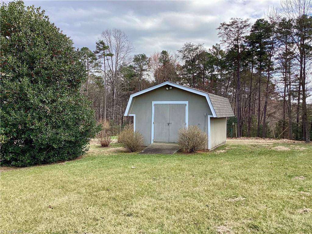 202 Ashley Drive, Dobson, North Carolina image 4