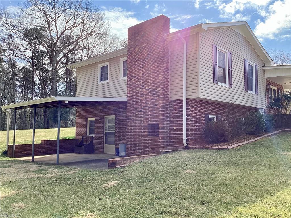 202 Ashley Drive, Dobson, North Carolina image 5
