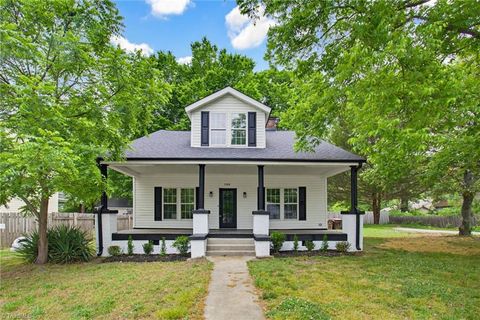 Homes For Sale - 700 Franklin Boulevard<br/> Greensboro, NC 27401