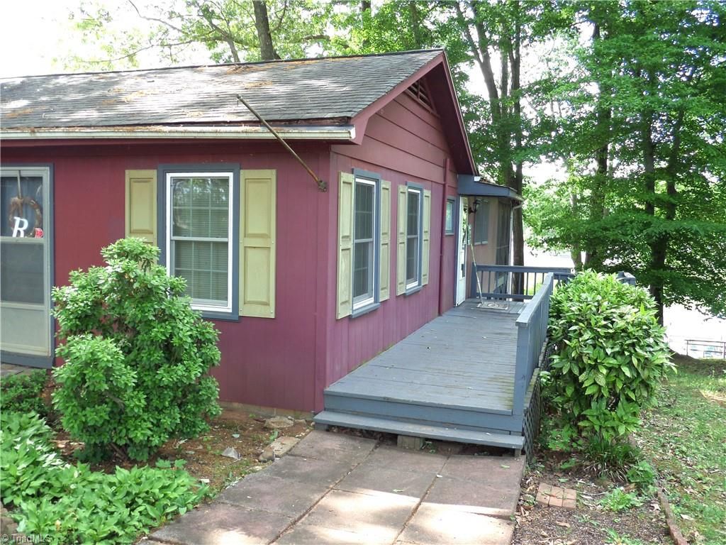 Photo of 1220 Lake Drive 9, Lexington, NC 27292 (MLS # 1218241)