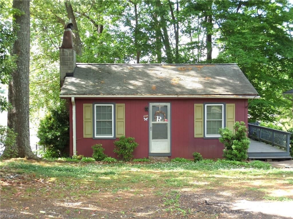Photo of 1220 Lake Drive 9, Lexington, NC 27292 (MLS # 1218241)