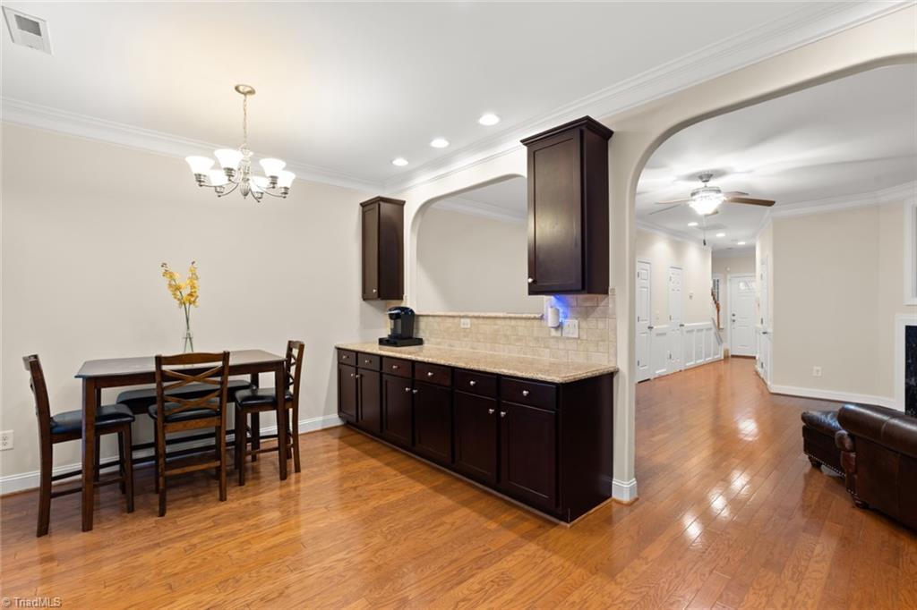 Winston-Salem, North Carolina 27103, United States, 2 Bedrooms Bedrooms, ,3 BathroomsBathrooms,Residential,Pending,9326