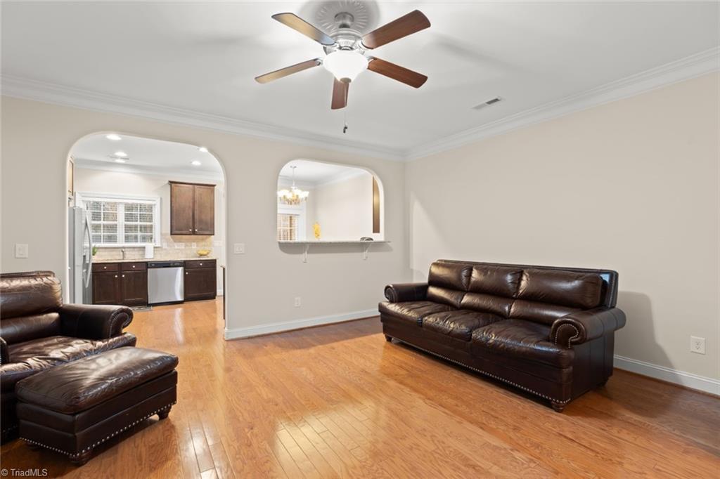 Winston-Salem, North Carolina 27103, United States, 2 Bedrooms Bedrooms, ,3 BathroomsBathrooms,Residential,Pending,9326