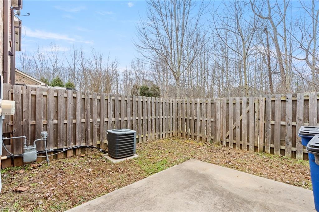 Winston-Salem, North Carolina 27103, United States, 2 Bedrooms Bedrooms, ,3 BathroomsBathrooms,Residential,Pending,9326