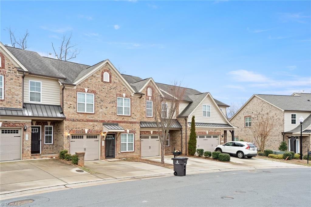 Winston-Salem, North Carolina 27103, United States, 2 Bedrooms Bedrooms, ,3 BathroomsBathrooms,Residential,Pending,9326