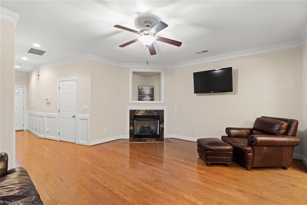 Winston-Salem, North Carolina 27103, United States, 2 Bedrooms Bedrooms, ,3 BathroomsBathrooms,Residential,Pending,9326