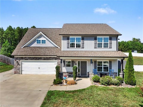 Homes For Sale - 204 Montreat Drive<br/> Lexington, NC 27295