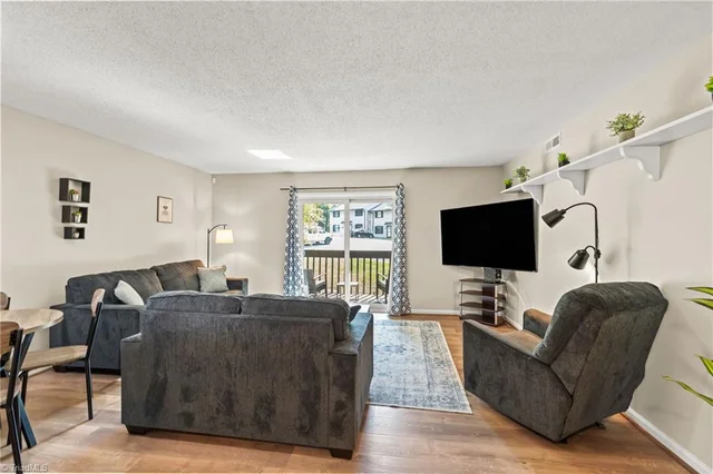 892 S Ridge Court, photo 4 of 29