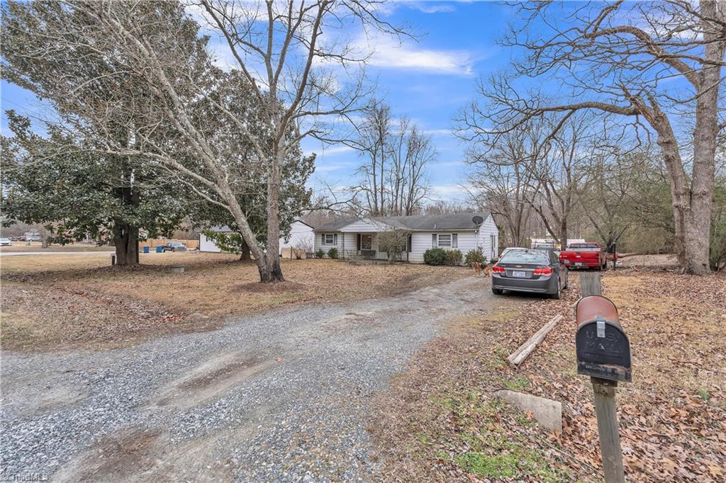 442 E Sheraton Park Road, Pleasant Garden, North Carolina image 2
