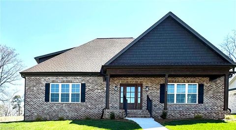 Homes For Sale - 144 Reserve Drive<br/> Mocksville, NC 27028