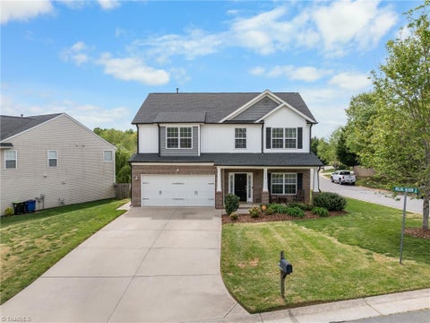 Homes For Sale - 110 Rolling Meadow Lane<br/> Clemmons, NC 27012