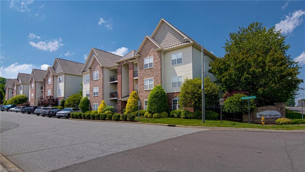 6801 Hanesbrook Circle #104, Clemmons, North Carolina image 3