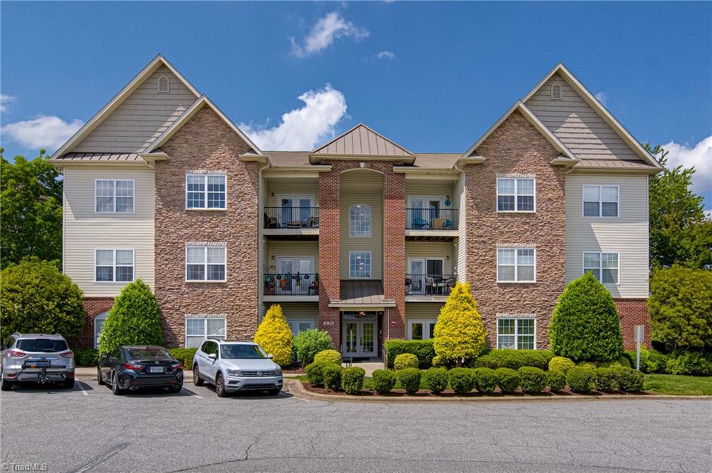 6801 Hanesbrook Circle #104, Clemmons, North Carolina image 1
