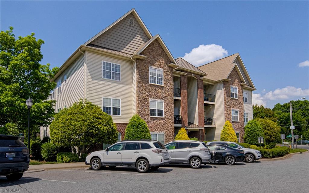 6801 Hanesbrook Circle #104, Clemmons, North Carolina image 2