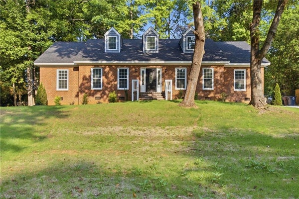 1705 BEARHOLLOW RD, GREENSBORO, NC 27410 - Image b082e9cff92adba23465a6646b0bfa5f/1492441209