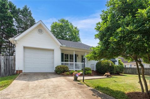 Single Family Residence in Clemmons NC 1471 Lewisburg Pointe Drive.jpg