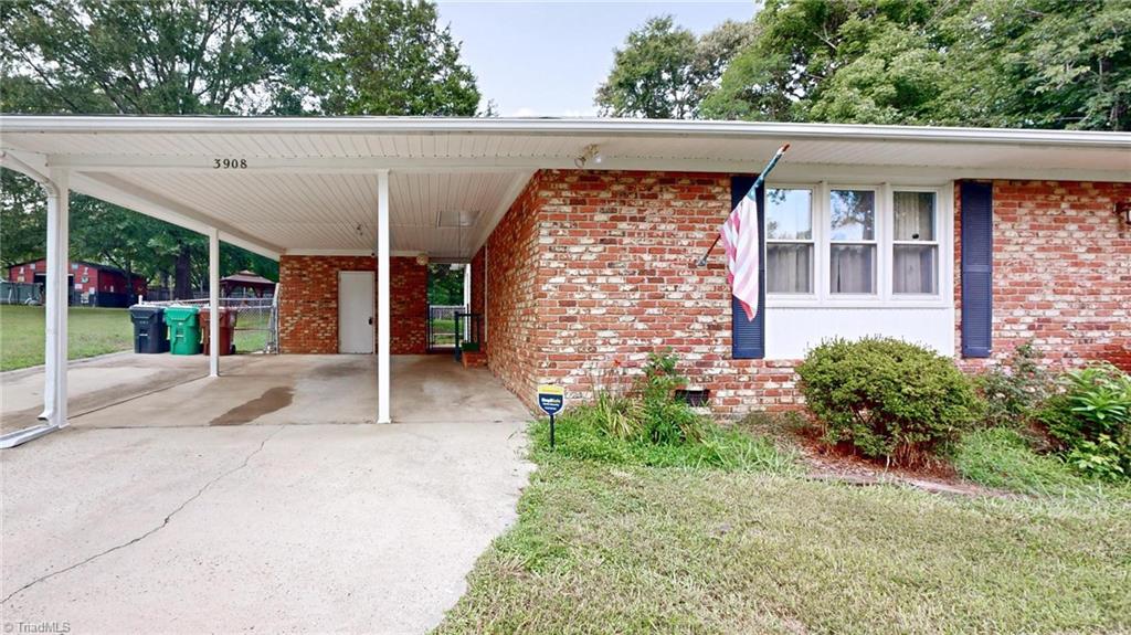 Photo of 3908 Beverly Hills Drive, High Point, NC 27265 (MLS # 1229111)