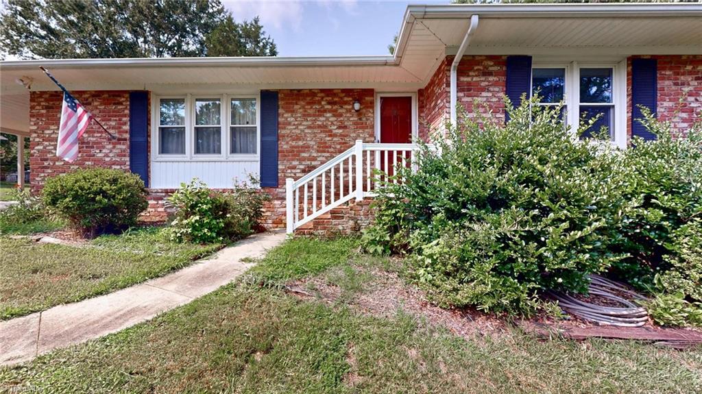 Photo of 3908 Beverly Hills Drive, High Point, NC 27265 (MLS # 1229111)