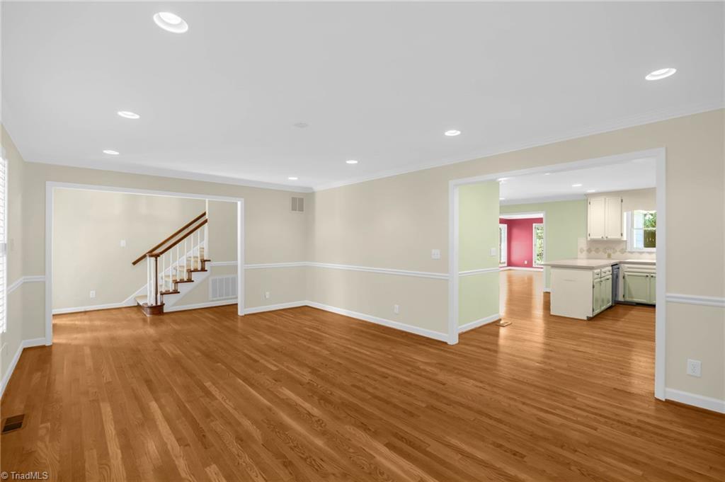 Greensboro, North Carolina 27410, United States, 4 Bedrooms Bedrooms, ,3 BathroomsBathrooms,Residential,Pending,193944