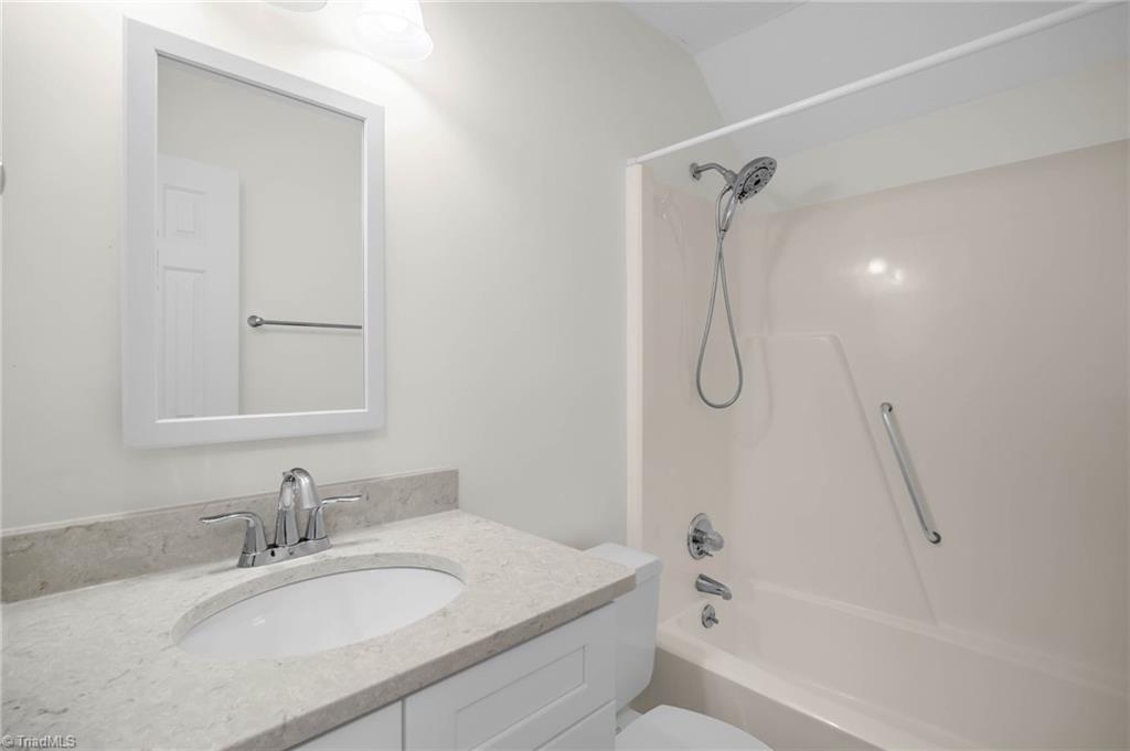 Greensboro, North Carolina 27410, United States, 4 Bedrooms Bedrooms, ,3 BathroomsBathrooms,Residential,Pending,193944