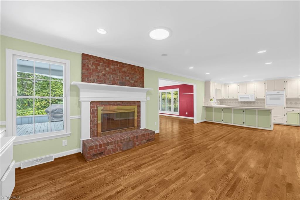 Greensboro, North Carolina 27410, United States, 4 Bedrooms Bedrooms, ,3 BathroomsBathrooms,Residential,Pending,193944