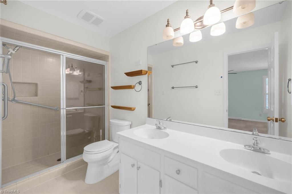 Greensboro, North Carolina 27410, United States, 4 Bedrooms Bedrooms, ,3 BathroomsBathrooms,Residential,Pending,193944