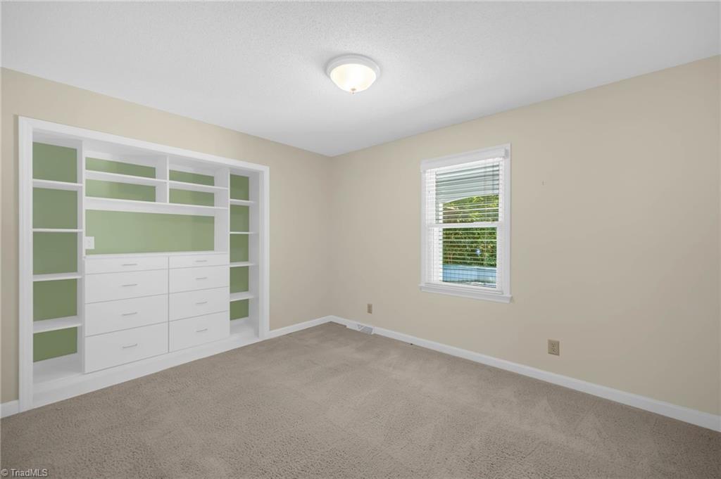 Greensboro, North Carolina 27410, United States, 4 Bedrooms Bedrooms, ,3 BathroomsBathrooms,Residential,Pending,193944