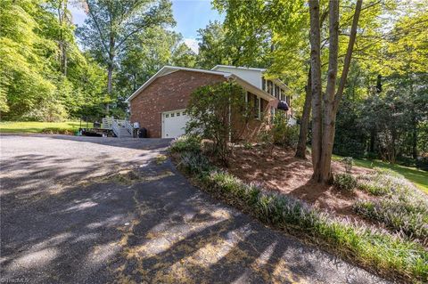 A home in Kernersville