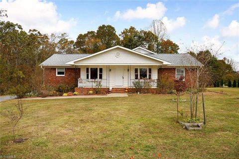 A home in Clemmons