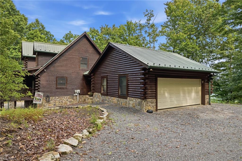 Photo of 2235 Buck Mountain Road, Purlear, NC 28665 (MLS # 1235057)