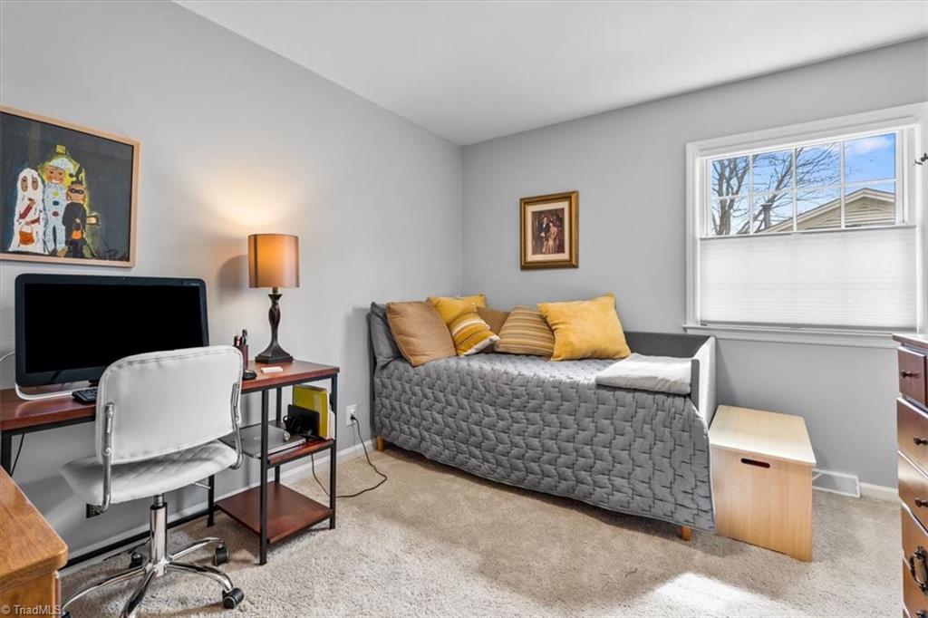 Greensboro, North Carolina 27408, United States, 3 Bedrooms Bedrooms, ,2 BathroomsBathrooms,Residential,Pending,90882