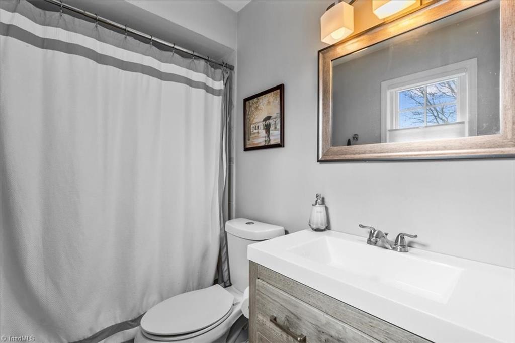 Greensboro, North Carolina 27408, United States, 3 Bedrooms Bedrooms, ,2 BathroomsBathrooms,Residential,Pending,90882