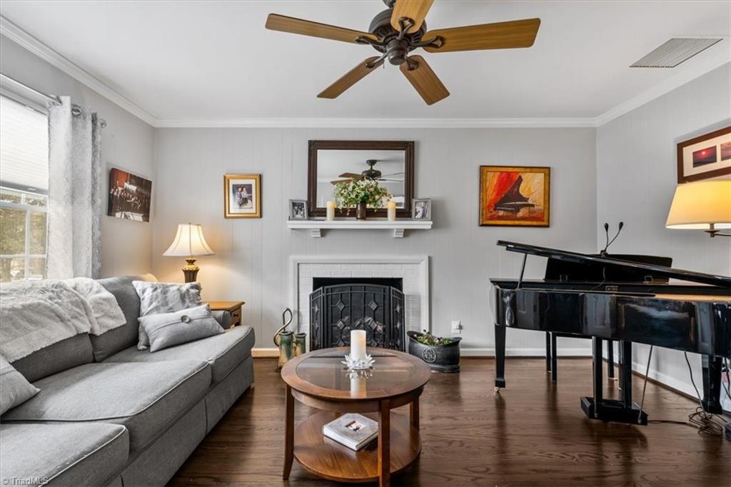 Greensboro, North Carolina 27408, United States, 3 Bedrooms Bedrooms, ,2 BathroomsBathrooms,Residential,Pending,90882