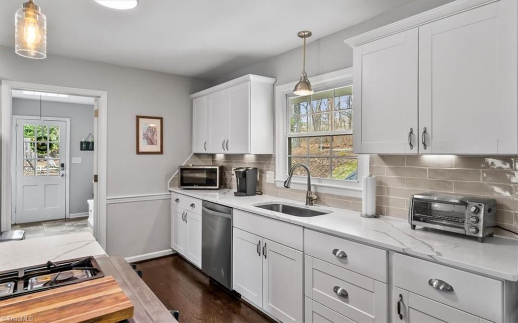 Greensboro, North Carolina 27408, United States, 3 Bedrooms Bedrooms, ,2 BathroomsBathrooms,Residential,Pending,90882