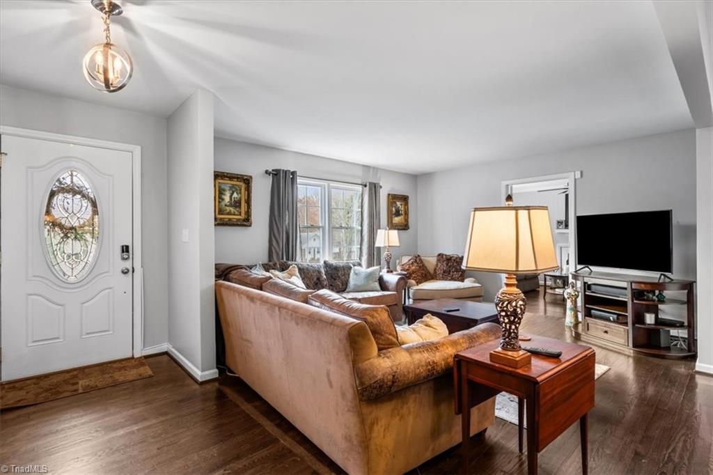 Greensboro, North Carolina 27408, United States, 3 Bedrooms Bedrooms, ,2 BathroomsBathrooms,Residential,Pending,90882