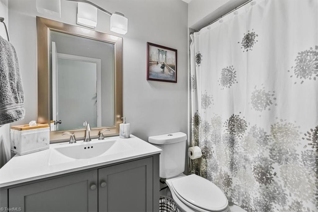 Greensboro, North Carolina 27408, United States, 3 Bedrooms Bedrooms, ,2 BathroomsBathrooms,Residential,Pending,90882