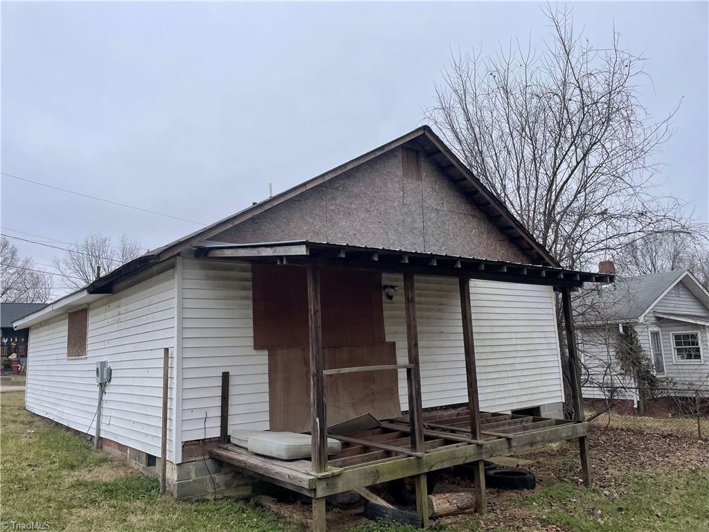 Photo 2 of 4 of 102 Chase Avenue house